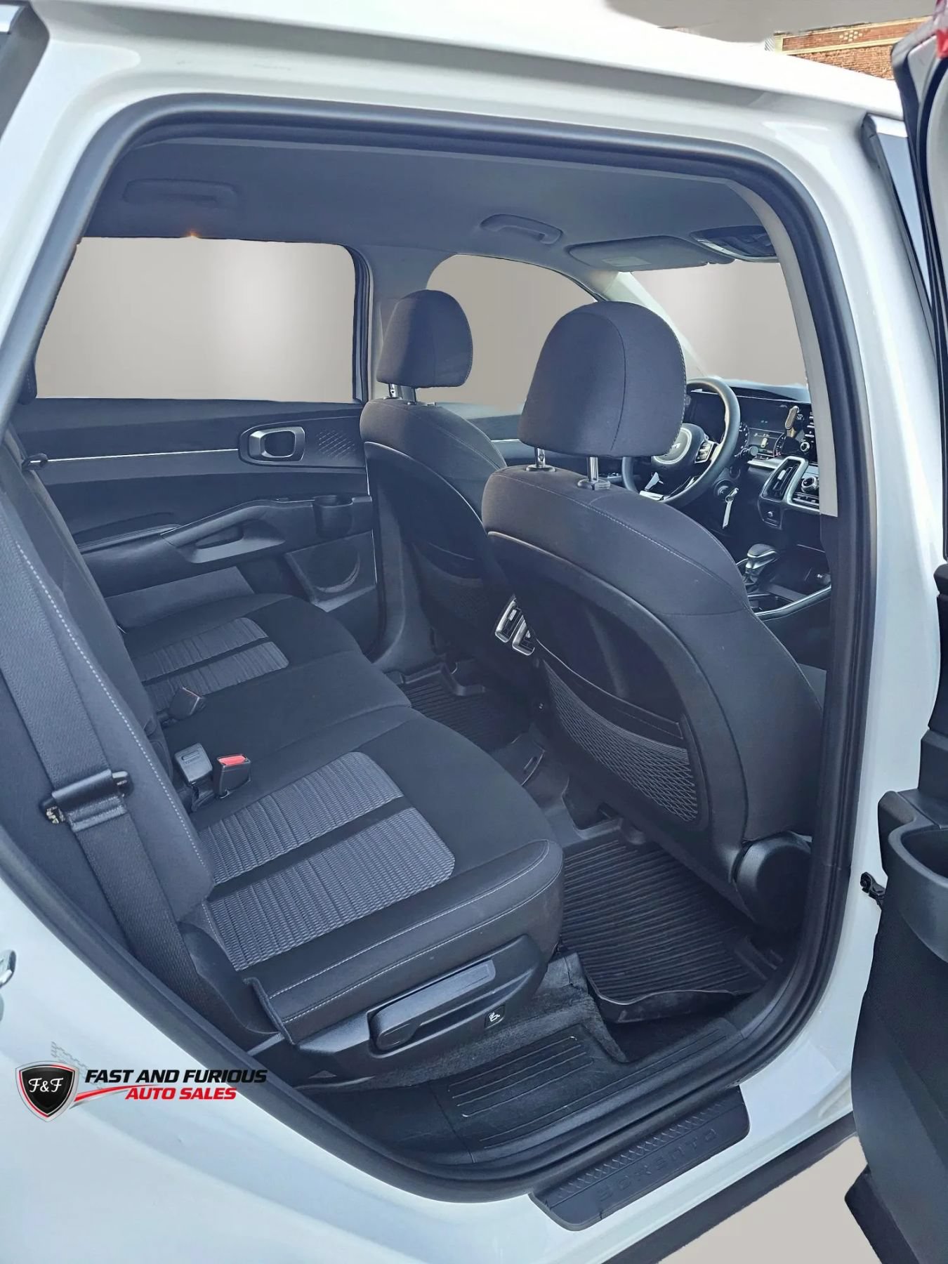 Used 2023 Kia Sorento LX FWD image 9