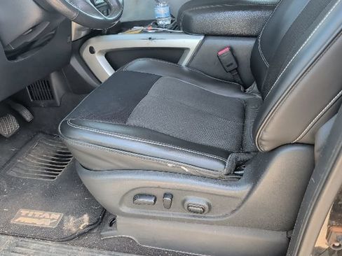 Used 2017 Nissan Titan PRO-4X AWD/4WD image 13