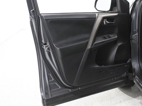 Used 2014 Toyota RAV4 XLE image 4