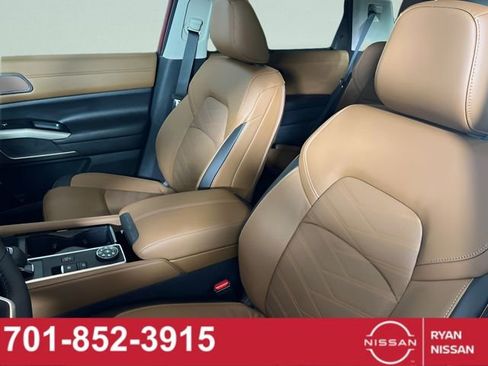New 2025 Nissan Pathfinder Platinum image 31