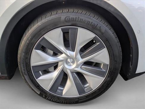 Used 2021 Tesla Model Y Long Range image 24