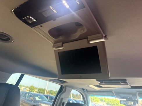 Used 2019 Chevrolet Suburban LT AWD/4WD image 40