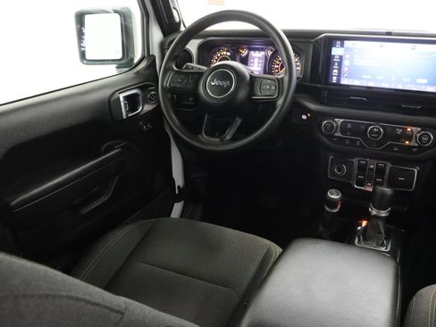 Used 2025 Jeep Gladiator Sport image 30