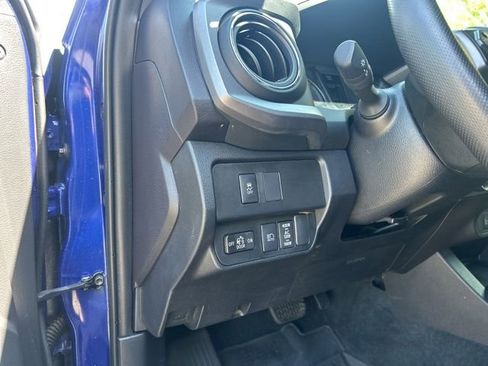 Used 2023 Toyota Tacoma TRD Off-Road w/ Technology Package AWD/4WD image 10
