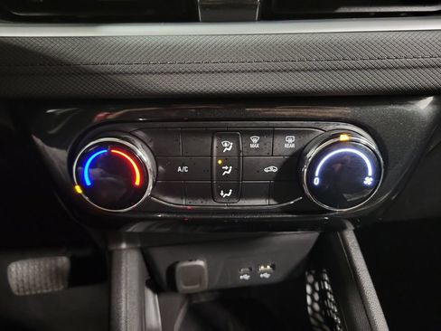 Used 2025 Chevrolet TrailBlazer LT FWD image 19