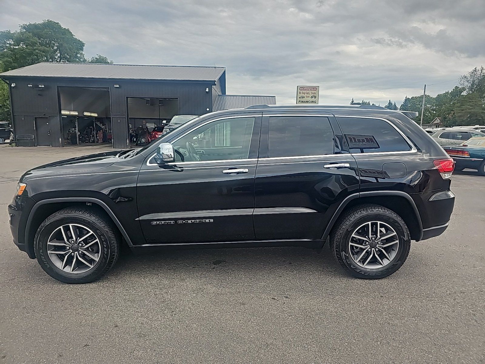 Used 2021 Jeep Grand Cherokee Limited AWD/4WD image 5