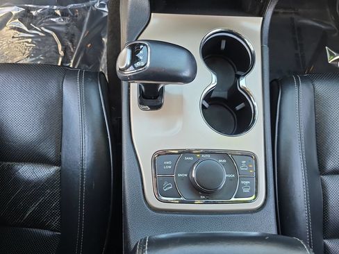 Used 2015 Jeep Grand Cherokee Overland AWD/4WD image 30