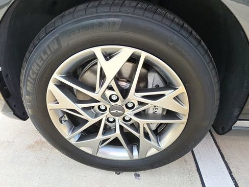 Used 2025 Genesis GV70 2.5T AWD/4WD image 9