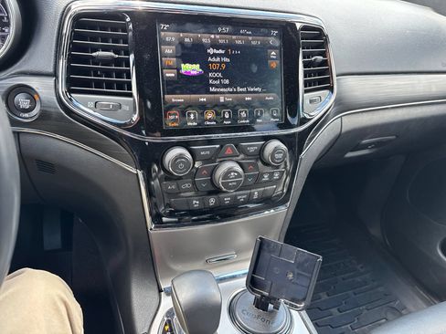 Used 2019 Jeep Grand Cherokee Limited w/ Trailer Tow Group IV AWD/4WD image 8