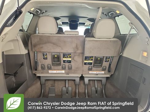 Used 2016 Toyota Sienna L image 31