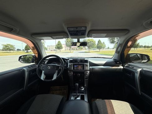 Used 2018 Toyota 4Runner SR5 AWD/4WD image 15