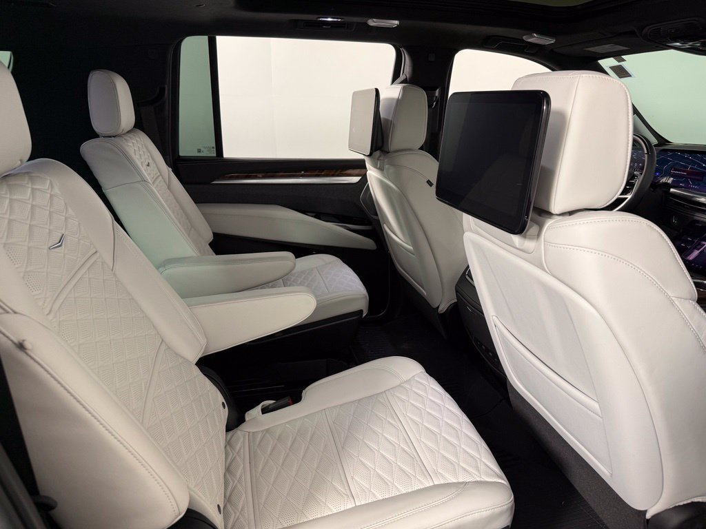 Used 2025 Cadillac Escalade ESV Sport Platinum w/ LPO, ONYX Package AWD/4WD image 37