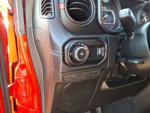 Used 2024 Jeep Wrangler Unlimited Rubicon AWD/4WD image 9