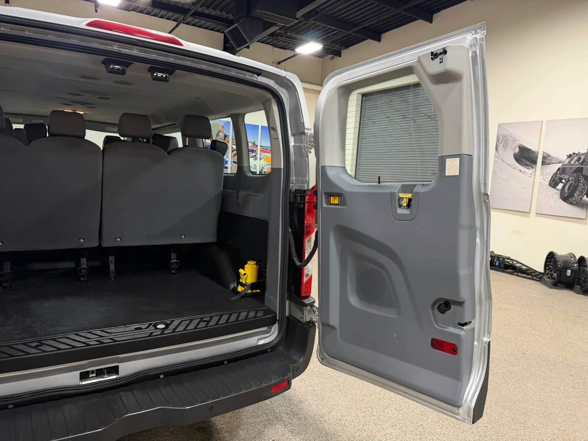 Used 2018 Ford Transit 350 XL RWD image 25