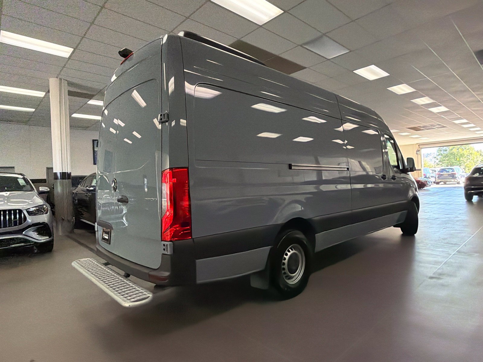 Used 2024 Mercedes-Benz Sprinter 2500 image 10