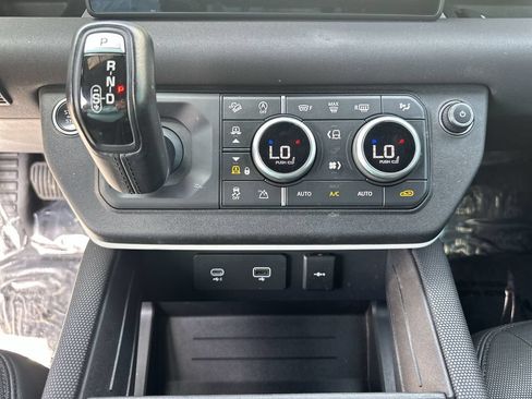 Used 2021 Land Rover Defender 110 X-Dynamic SE AWD/4WD image 34