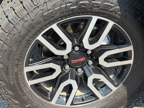 Used 2024 GMC Sierra 1500 AT4 w/ AT4 Premium Package AWD/4WD image 16