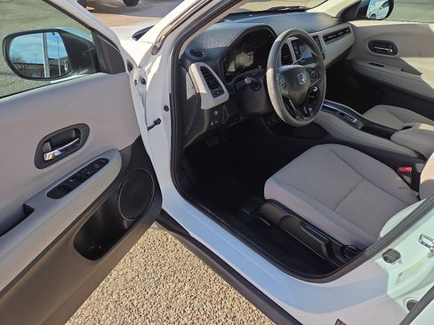 Used 2018 Honda HR-V LX image 11