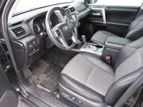 Used 2018 Toyota 4Runner SR5 Premium image 13