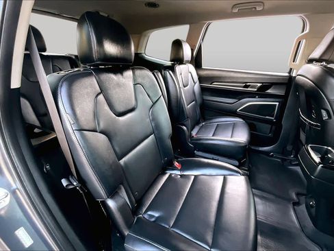 Used 2024 Kia Telluride S FWD image 19