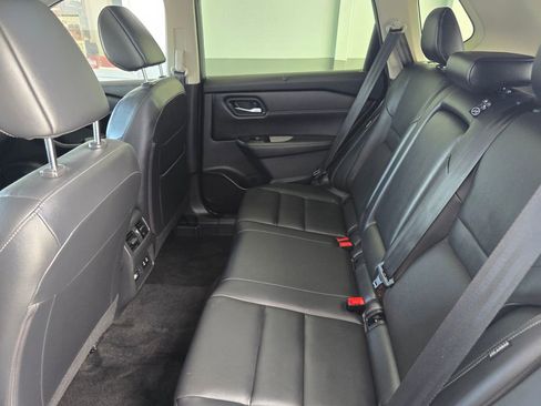 Used 2025 Nissan Rogue SL w/ Tech Package FWD image 13