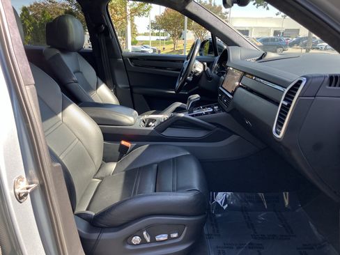 Used 2021 Porsche Cayenne GTS image 37