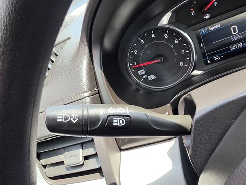 Used 2024 GMC Terrain SLE FWD image 25