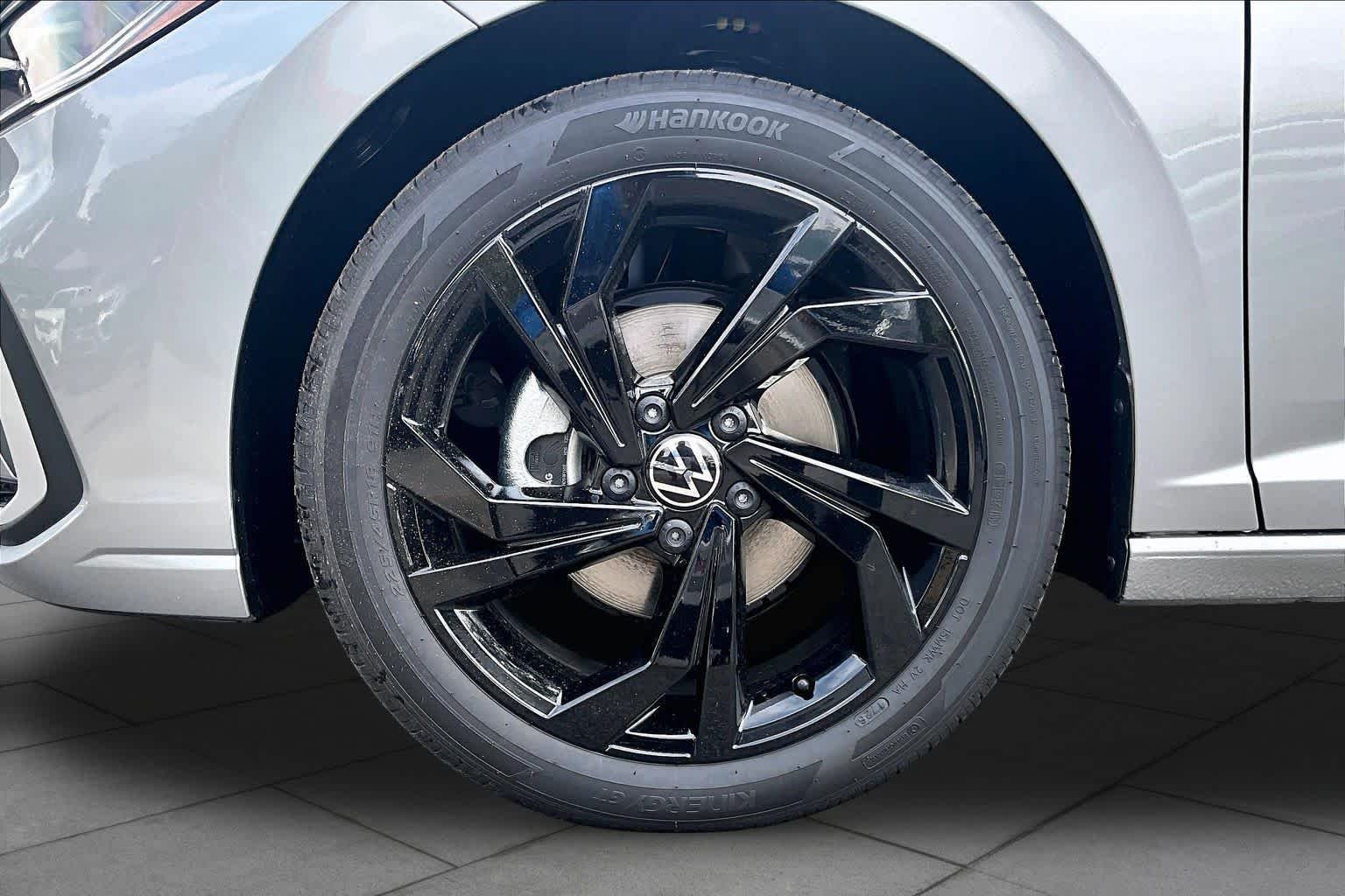 New 2027 Volkswagen Jetta SE FWD image 11
