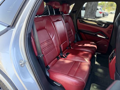 Used 2021 Porsche Cayenne Turbo AWD/4WD image 16
