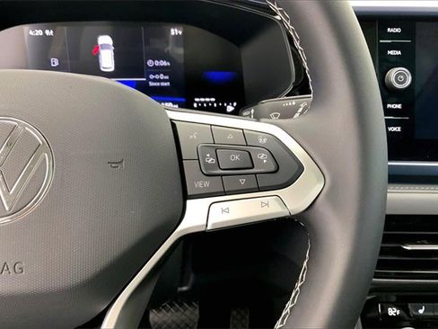 Used 2024 Volkswagen Taos SE image 19