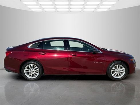 Used 2016 Chevrolet Malibu LT image 3