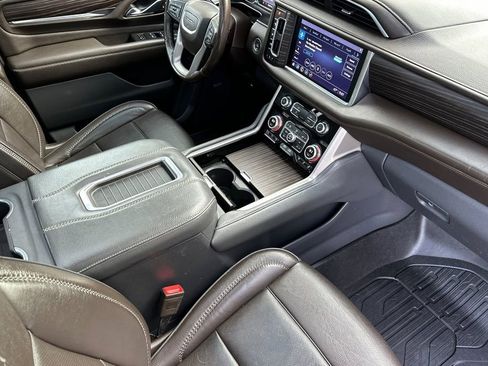Used 2021 GMC Yukon XL Denali AWD/4WD image 19