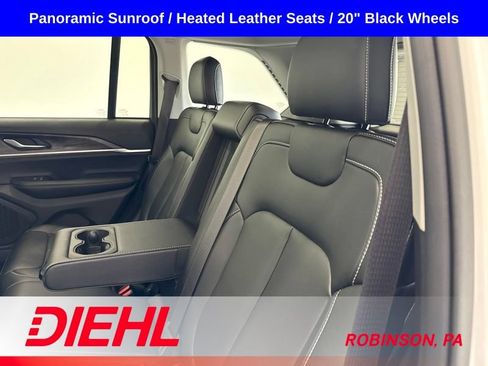 Used 2023 Jeep Grand Cherokee Limited w/ Black Appearance Package AWD/4WD image 18
