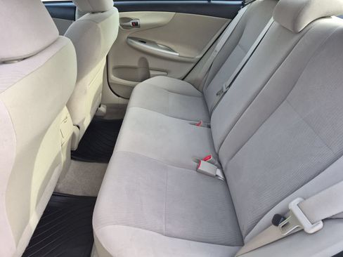 Used 2013 Toyota Corolla LE FWD image 19