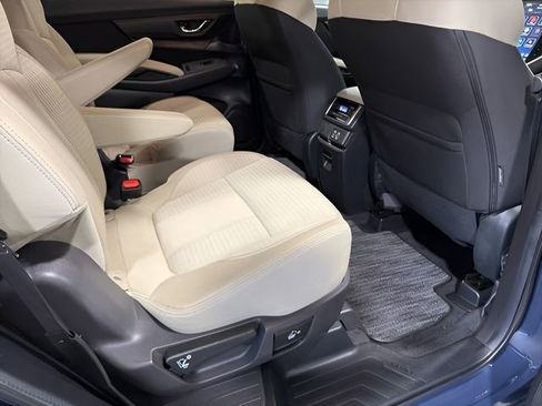 Used 2024 Subaru Ascent Premium w/ Convenience Package image 32