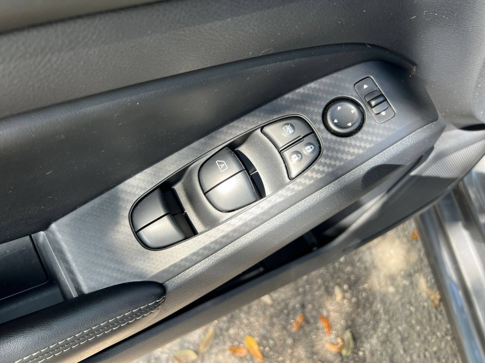 Used 2025 Nissan Altima 2.5 SV FWD image 18