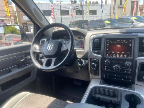 Used 2017 RAM 1500 SLT AWD/4WD image 19