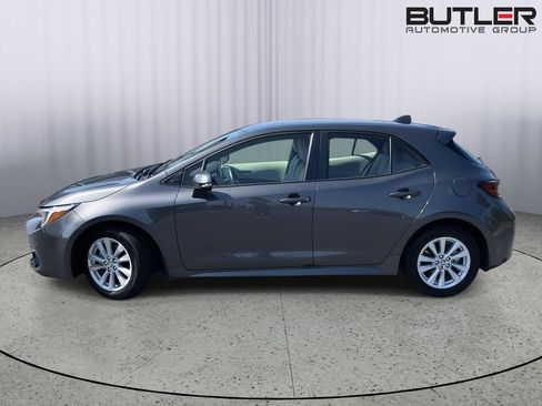 Used 2025 Toyota Corolla SE image 2