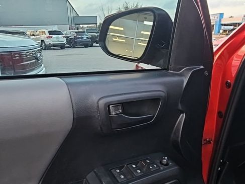 Used 2019 Toyota Tacoma SR w/ SR Convenience Package RWD image 11