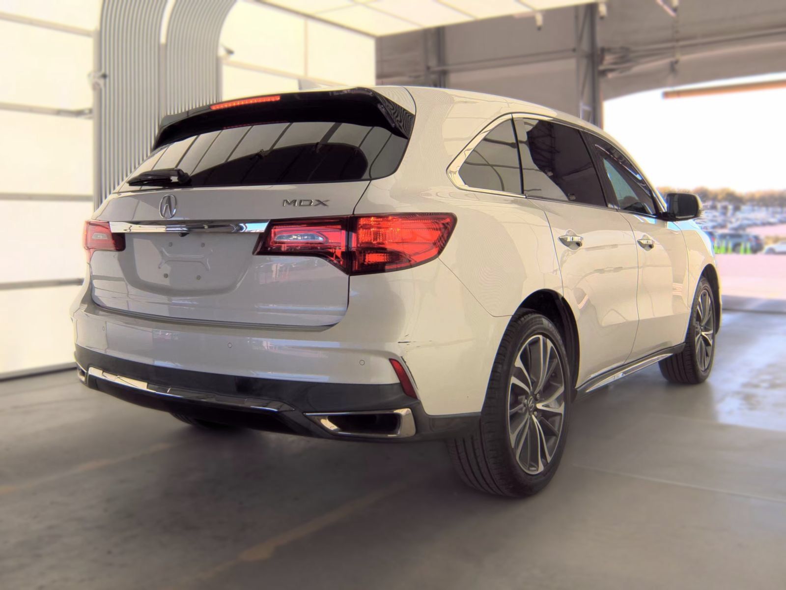 Used 2020 Acura MDX w/ Technology Package FWD image 3