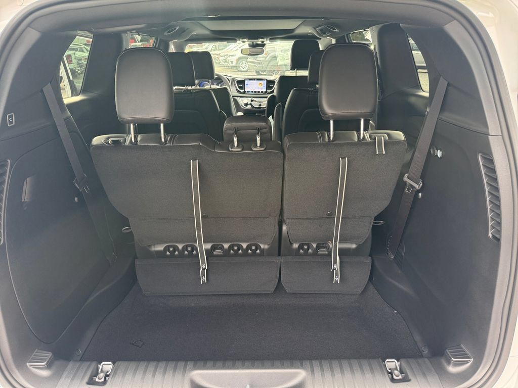 New 2026 Chrysler Pacifica Select FWD image 31
