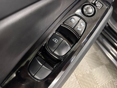 Used 2023 Nissan Altima 2.5 SV FWD image 18