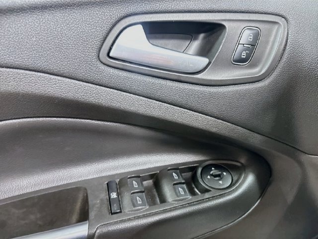 Used 2017 Ford Escape SE FWD image 17