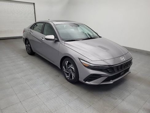 Used 2025 Hyundai Elantra SEL FWD image 13