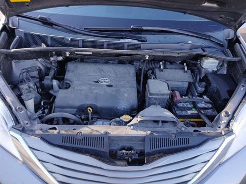 Used 2014 Toyota Sienna XLE image 18