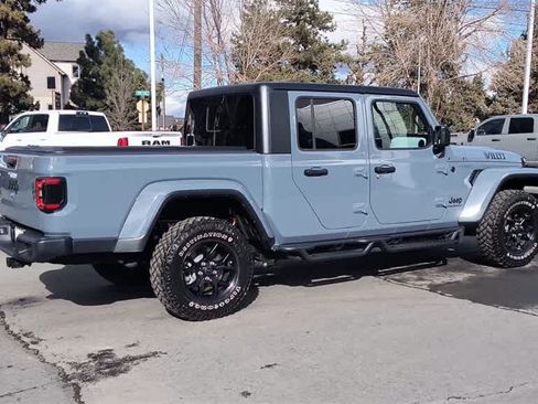Used 2024 Jeep Gladiator Sport image 9