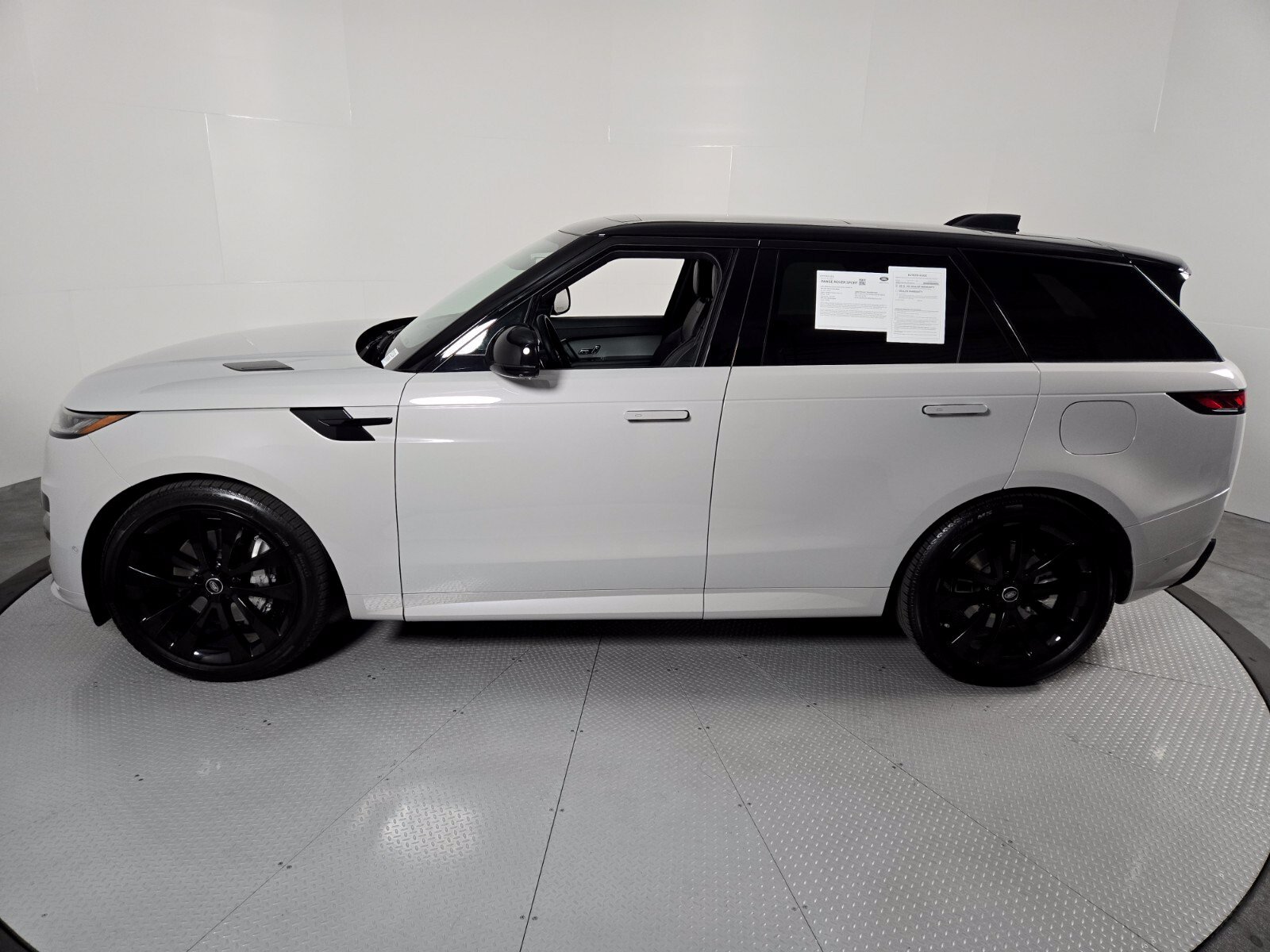 Used 2025 Land Rover Range Rover Sport Dynamic SE AWD/4WD image 33