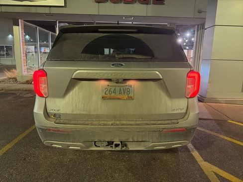 Used 2024 Ford Explorer XLT w/ Equipment Group 202A image 9