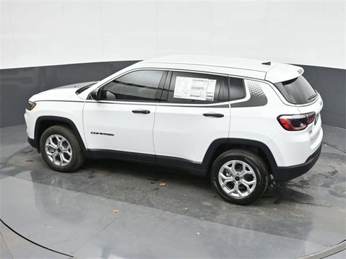 Used 2025 Jeep Compass Sport w/ Mopar Graphics Package image 27