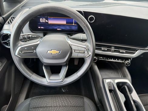 Used 2025 Chevrolet Equinox EV LT image 4